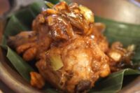 Salah satu menu di warung Mama Nunung Solo. (YouTube @Dyodoran)