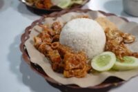 Nasi Cumi khas Bekasi. (YouTube Next Carlos)
