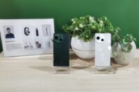 Penampakan produk Sharp AQUOS R9 dengan dua pilihan warna, hijau dan putih. (Sharp Indonesia)