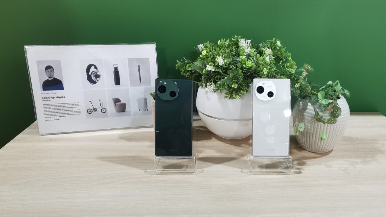 Penampakan produk Sharp AQUOS R9 dengan dua pilihan warna, hijau dan putih. (Sharp Indonesia)