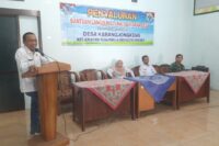 Kades Karqngjongkeng H. Abd. Mukhit, SH., memberi sambutan pada penyaluran BLT DD tahan akhir tahun 2024. (Portal Pantura/Yudhi Prasetyo)