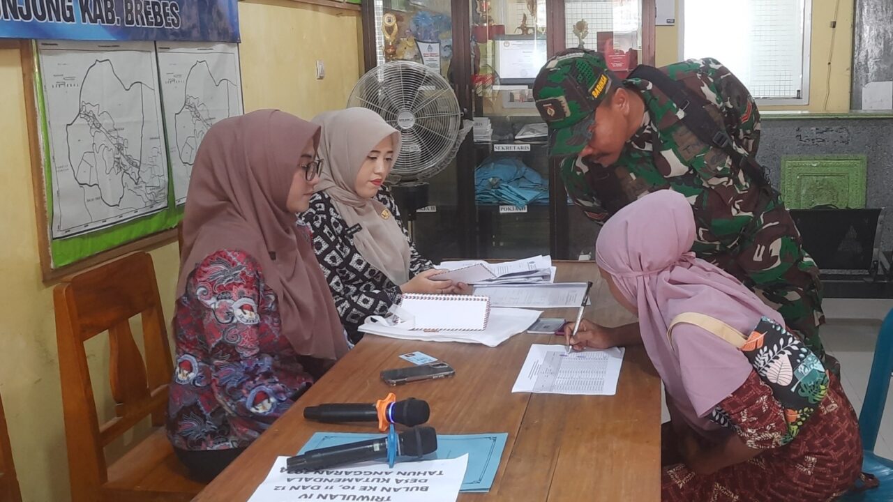 Proses penyaluran BLT DD tahap IV berlangsung lancar. (Portal Pantura/Yudhi Prasetyo)