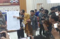 Suasana rekapitilasi penghitungan suara Pilkada 2024 KPU Brebes. (Portal Pantura/Yudhi Prasetyo)