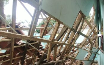 Hujan Deras dan Angin Kencang Hancurkan Dua Kelas SD di Brebes