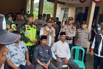 Audiensi Tegang: Kades Kedungoleng Hadapi Tuntutan Transparansi