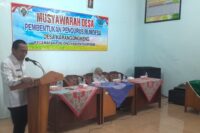 Kades Karangjongkeng H. Abd. Mukhit, SH. memberi sambutan pada Musdes Pembentukan BUMDes Maju Bersama. Foto: Portal Pantura/Yudhi Prasetyo.