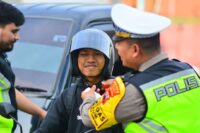 Personel Polres Brebes mendapati beberapa pelanggaran saat operasi keselamatan candi 2025. (dok. Humas Polres Brebes)
