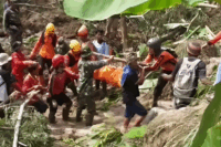 Tim SAR gabungan evakuasi korban longsor di Brebes. Foto: Istimewa.