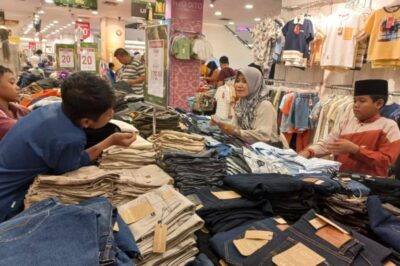 SLKT Wujudkan Impian Anak Yatim Piatu dan Dhuafa dengan Belanja Baju Lebaran di Mal