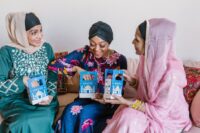 Momen Idul Fitri sering dimanfaatkan untuk bersilaturohmi. Foto: RDNE Stock project/pexels.