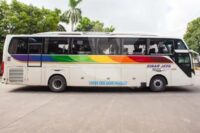 Bus Sinar Jaya melayani berbagai rute ke berbagai kota. Foto: Traveloka/Ilustrasi.