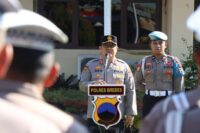 Kapolres Brebes memimpil apel pagi. Foto: dok. Humas Polres Brebes.
