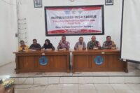 Kades Bumiayu Sukaro memimpin Musdesus pembentukan Koperasi Merah Putih. Foto: Portal Pantura/Yudhi Prasetyo.