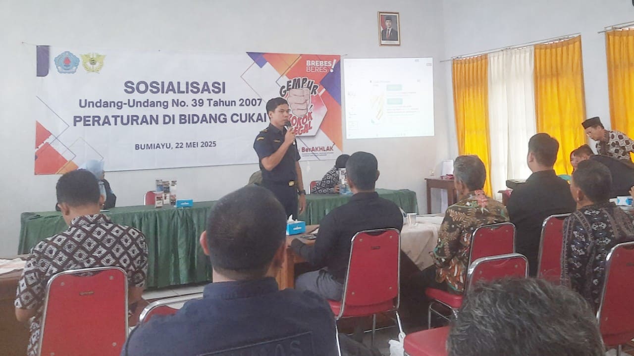 Sosialisasi rokok ilegal di aula Kecamatan Bumiayu, Kamis 22 Mei 2025.