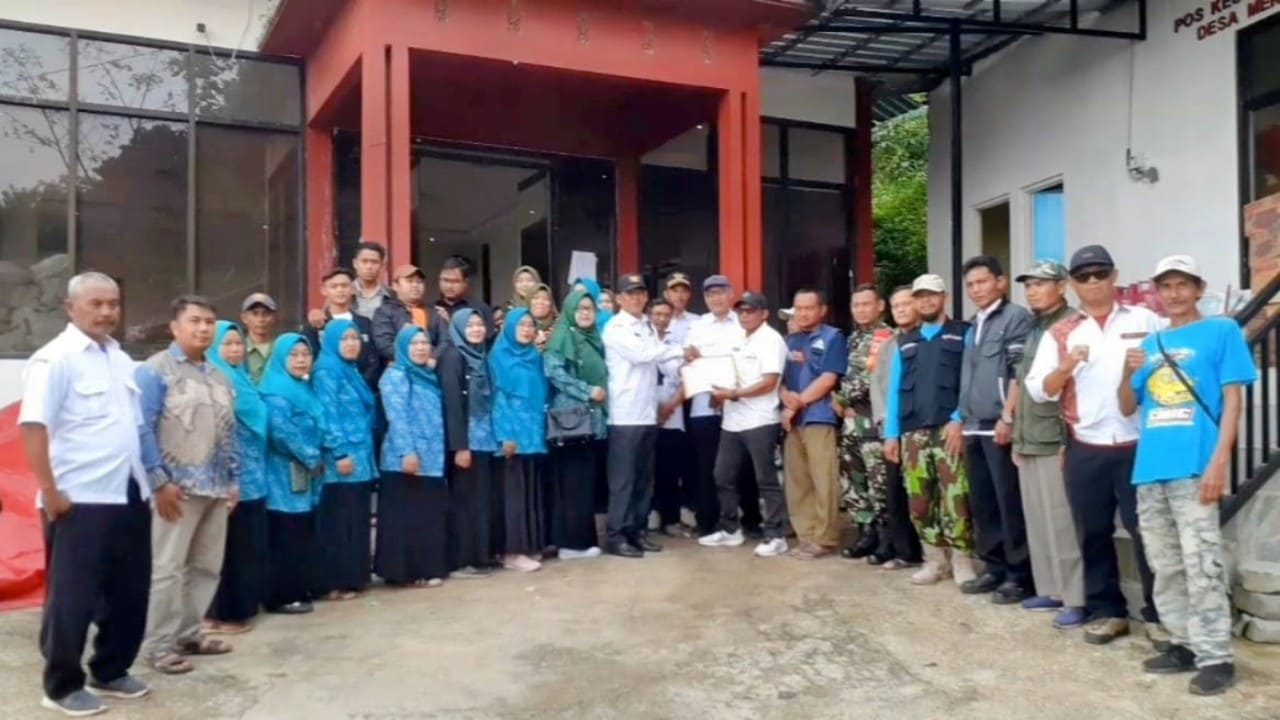 Warga Dukuh Benda salurkan bantuan untuk warga terdampak tanah bergerak Mendala.