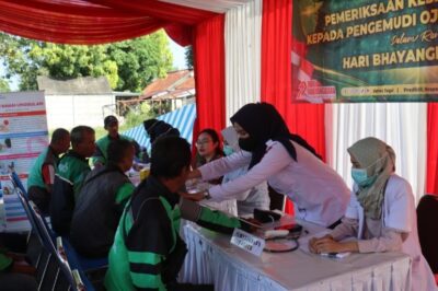 Polres Tegal Gelar Pemeriksaan Kesehatan Gratis bagi Pengemudi Ojek di HUT Bhayangkara ke-79