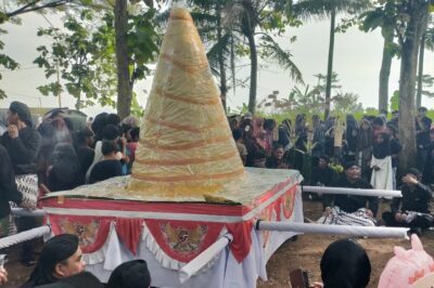Grebeg Tumpeng 1 Muharram dan Khaul Mbah Patra Manggala Desa Batuagung Balapulang Tegal