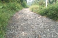Kondisi jalan Banjarsari - Cibentang, Kecamatan Bantarkawung, Brebes dalam kondisi rusak. Foto: Istimewa.