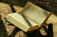 Ilustrasi Al Qur'an. Foto: Rubaitul Azad/pexels.