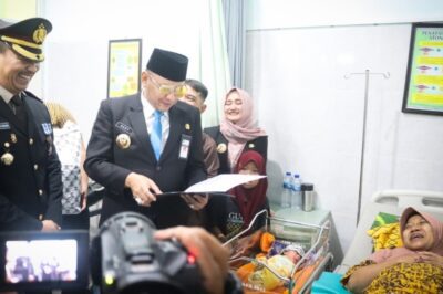 Lahir Tepat Hari Bhayangkara, Dua Bayi di Kota Tegal Terima Hadiah dari Dedy Yon dan Polres Tegal Kota