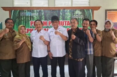 Perhutani KPH Pekalongan Barat di Tegal Serahkan Bantuan Biaya Pendidikan Siswa Berprestasi Tahap II
