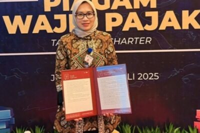 Dyah Probondari Ketua Bidang Hukum dan HAKI IUMKM Akumandiri Terima Piagam dari Dirjen Pajak