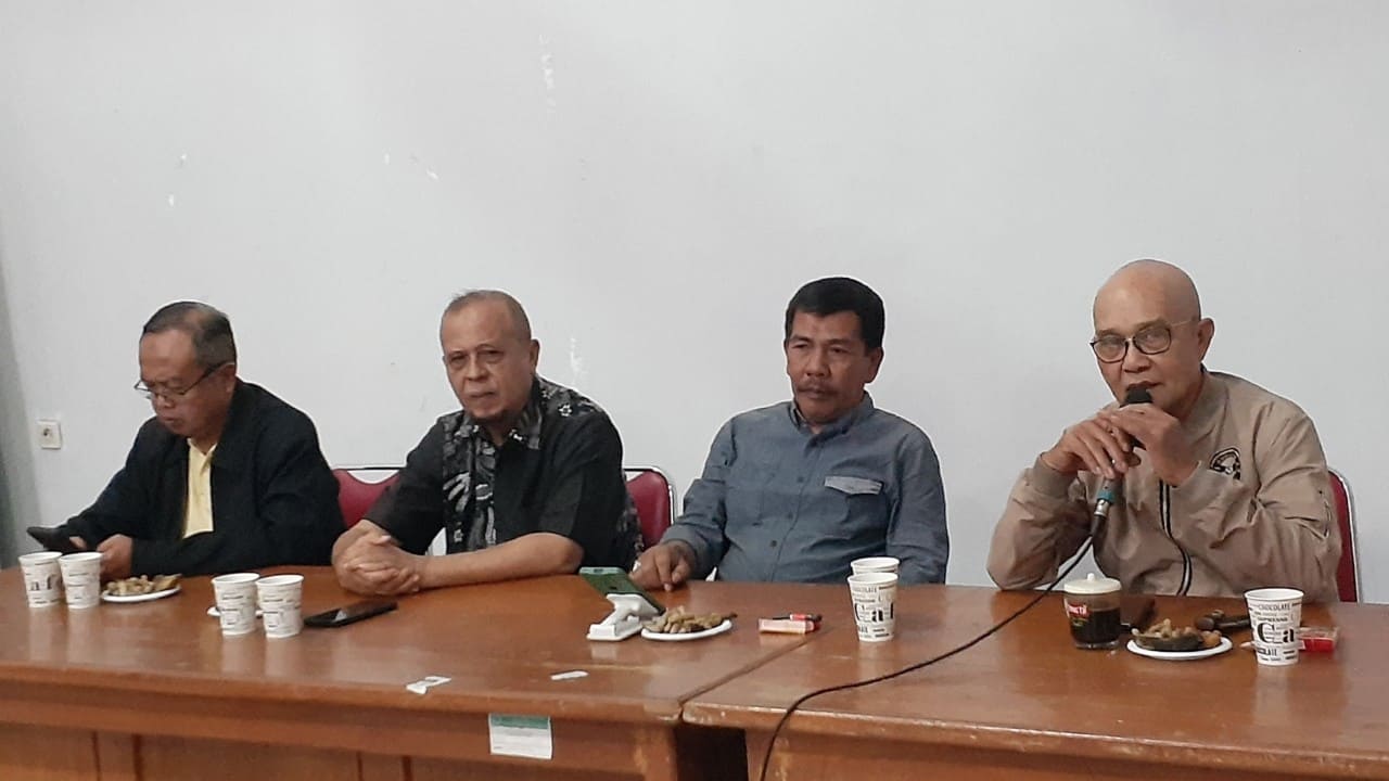 Para penasehat Gebyar Bumiayu Fair (GBF) 2025 memberikan arahan dan masukan dalam rapat pleno panitia yang digelar di Aula Kecamatan Bumiayu, Rabu malam 30 Juli 2025, demi kesuksesan penyelenggaraan event tahunan tersebut.