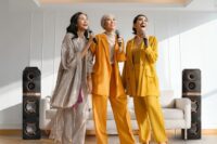 Rasakan suara yang jernah saat berkaraoke dengan Sharp speaker SAS series.