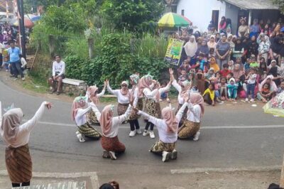 Dari Pelajar hingga Emak-Emak, Warga Kalijurang Antusias Ikuti Lomba Gerak Jalan