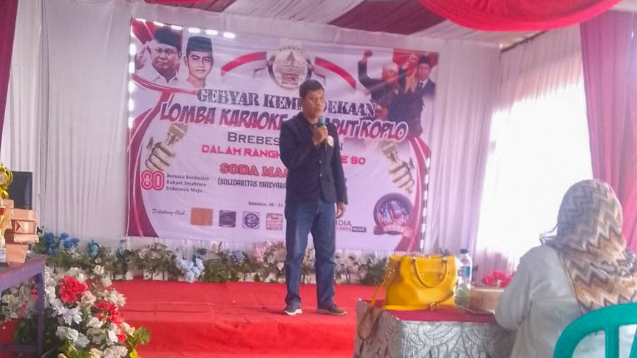 Ketua Soda Mas Bresel, Soegiona Listiono memberikan sambutan pada Lomba Karaoke Dangdut Koplo, Sabtu (30/8/2025). Foto: Portal Pantura/Yudhi Prasetyo.
