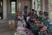 Momen akrab Pangdam IV dengan warga Desa Purbayasa saat kunjungan mendukung pembangunan Majelis Baitul Janah. Foto: Portal Pantura/Yudhi Prasetyo.