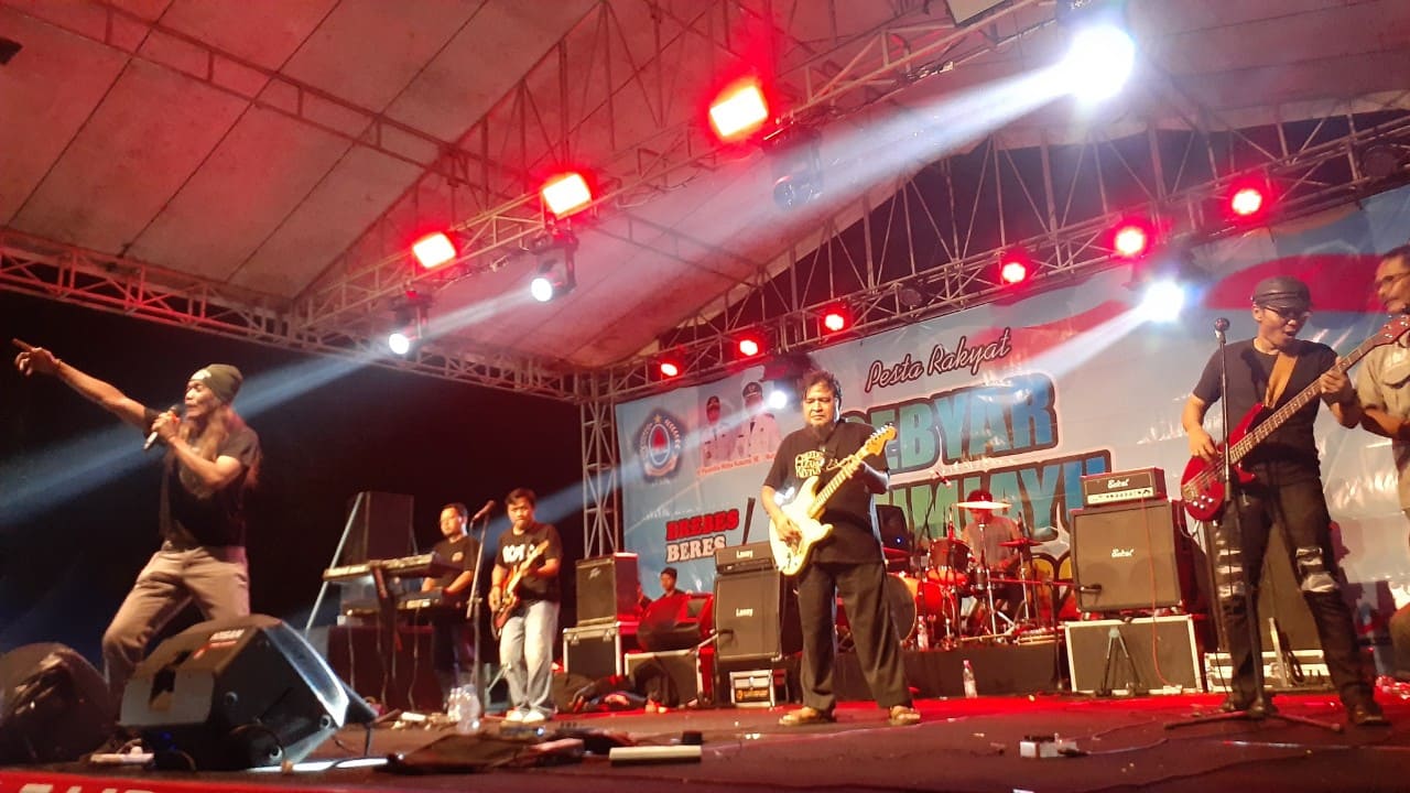 Boerock tampil enerjik di panggung hiburan GBF 2025.
