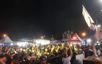 Penonton Antusias di Panggung Hiburan GBF 2025 Penonton Antusias di Panggung Hiburan GBF 2025