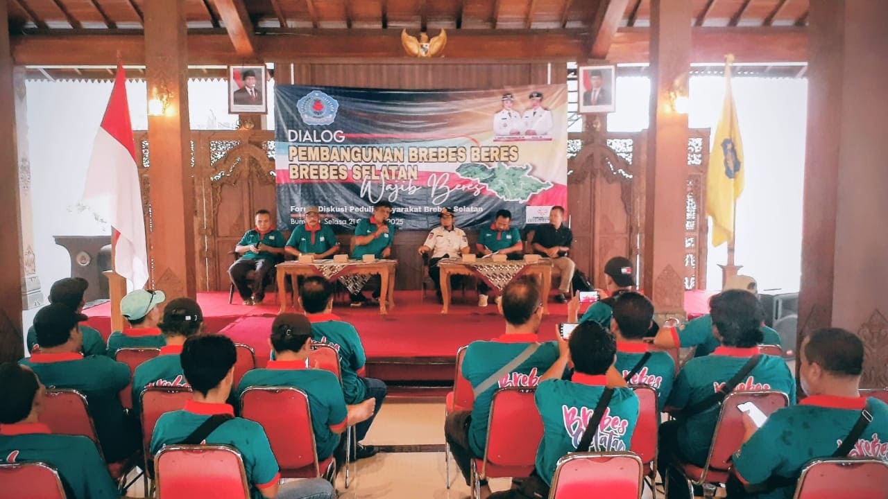 Forum Diskusi Peduli Masyarakat Brebes menggelar diskusi pembangunan Brebes Beres, Selasa (21/10/2025) di Pendopo Bumiayu. Foto: Portal Pantura/Imam Muzaki.