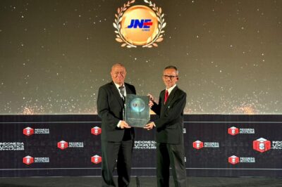 JNE Kembali Sabet Gelar Courier of The Year di Indonesia Logistics Awards 2025