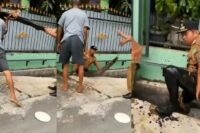 Viral lurah didorong masuk parit. Foto: Istimewa.