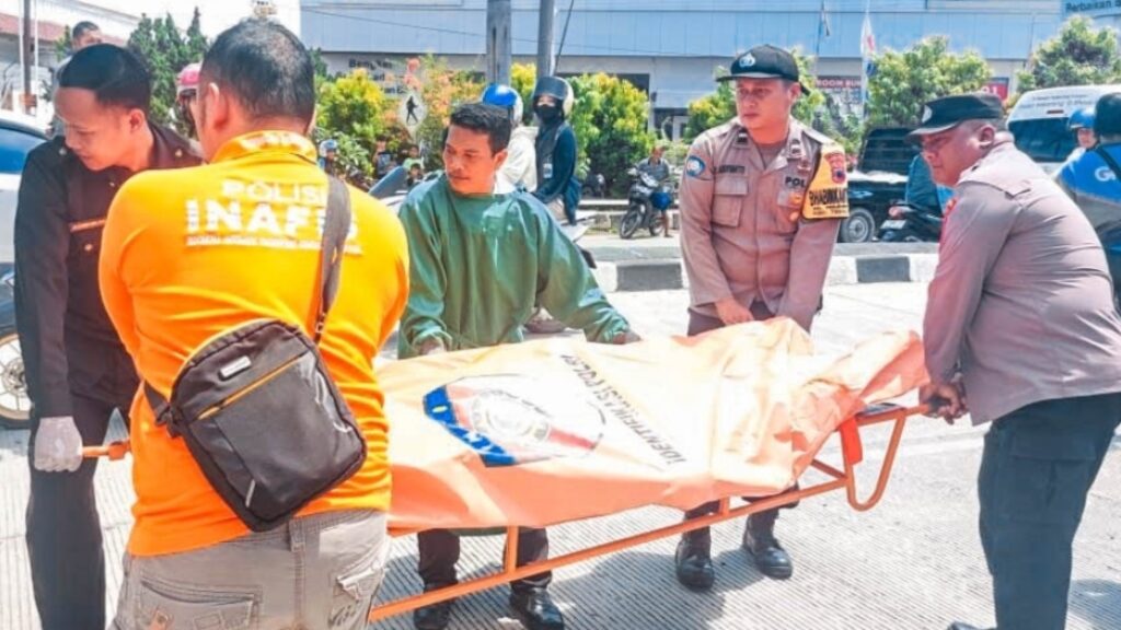 Heboh, Niat Pasang Baliho Pria Tewas Tersengat Listrik di Tegal Barat