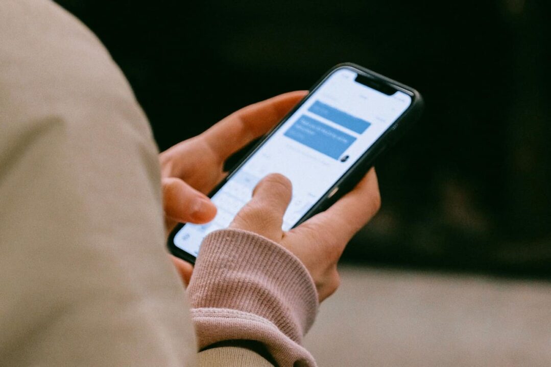 Ilustrasi HP / Ponsel. Foto: Anna Shvets/pexels.
