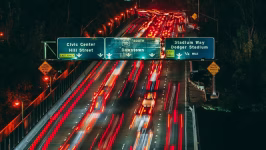 Ilustrasi jalan tol. Foto: Bryan Underwood/pexels.