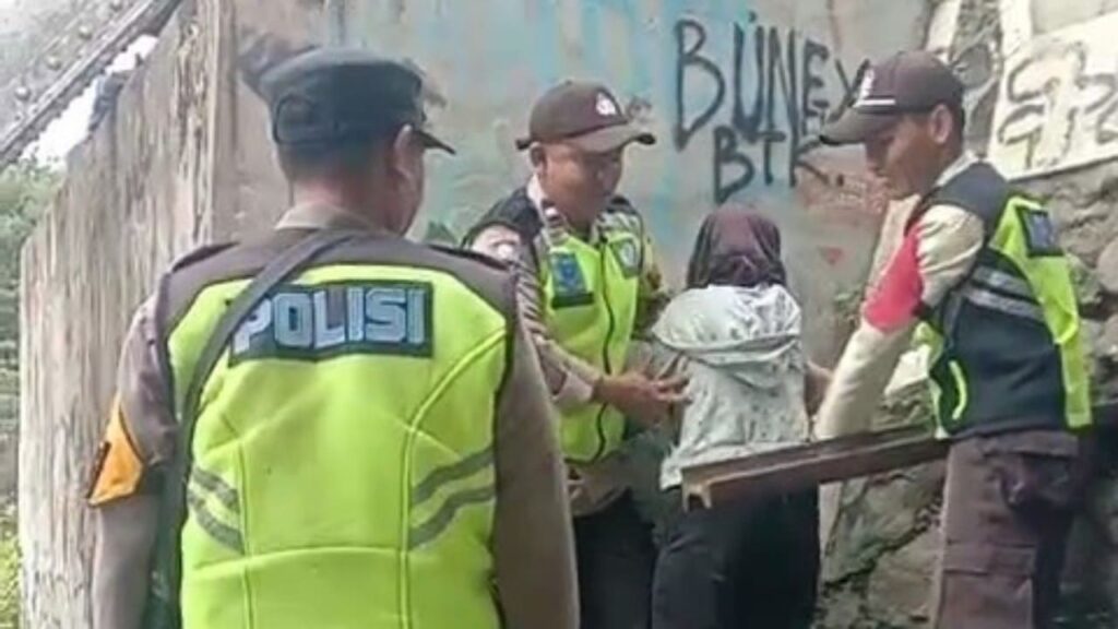 Polisi Selamatkan Remaja dari Percobaan Bunuh Diri di Jembatan Kereta Api Brebes