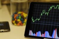 Ilustrasi trading. Foto: Burak The Weekender/pexels.