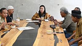 Bupati Brebes Hj Paramitha Widyakusuma bertemu denga tokoh Brebes wilayah selatan, Selasa (16/12/2025). Foto: Istimewa.
