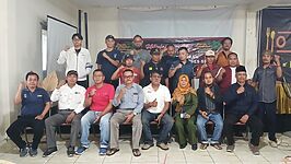 Rapat konsolidasi KPPKB di Orange Cafe Paguyangan, Brebes, Jumat (5/12/2025). Komite mendesak Bupati Brebes segera mengkomitmenkan MoU pemekaran dengan Gubernur Jawa Tengah jelang audiensi 15 Desember 2025. (Foto: Dok. KPPKB)