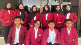 Sembilan mahasiswa dari berbagai program studi siap mengabdi di Desa Kalilangkap, Bumiayu, Brebes. Tim multidisiplin ini membawa program vertical garden dan TOGA untuk pemberdayaan masyarakat. (Foto: Dok. Universitas Peradaban)