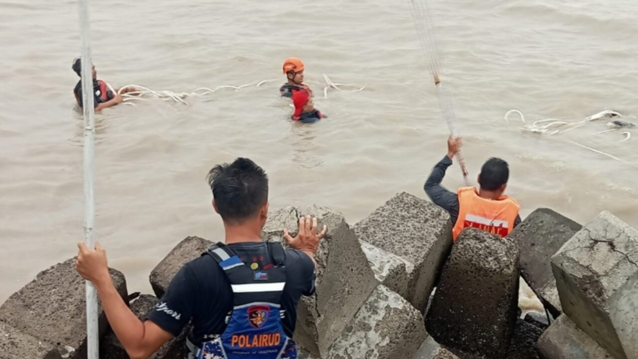Tim Gabungan Berhasil Temukan Korban Tenggelam Pantai Larangan Tegal