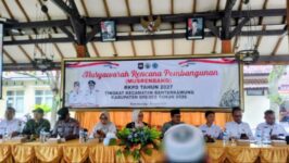 Perwakilan Bapperida Brebes, Ilmiawan Surya Bayuaji, mengikuti jalannya Musrenbangcam di Kecamatan Bantarkawung. (Foto: Portal Pantura/Imam Muzaki)