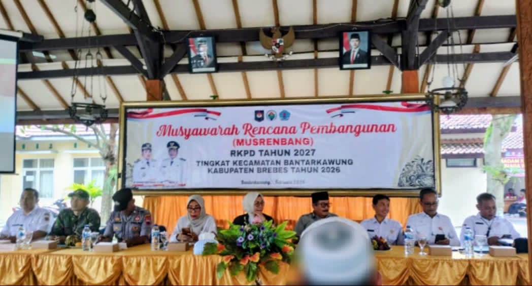 Perwakilan Bapperida Brebes, Ilmiawan Surya Bayuaji, mengikuti jalannya Musrenbangcam di Kecamatan Bantarkawung. (Foto: Portal Pantura/Imam Muzaki)