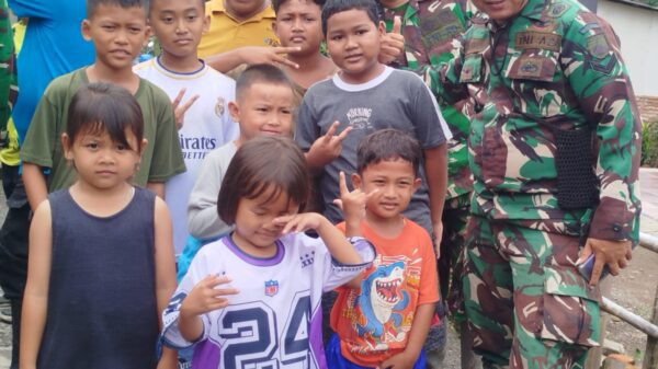 Anak-anak Desa Cikuya Terinspirasi Prajurit TNI Saat Pembangunan RTLH di Banjarharjo