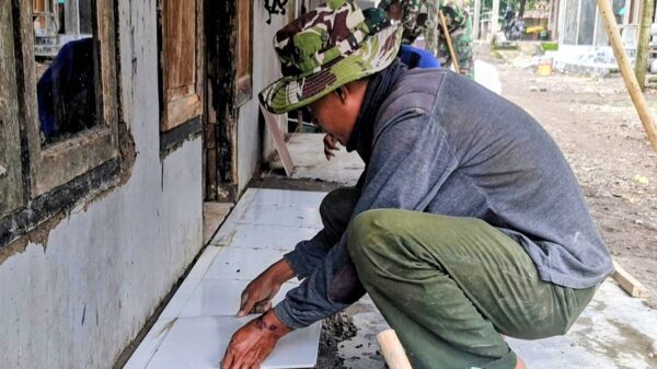 Rehab RTLH Ibu Caski Masuki Tahap Pemasangan Keramik, Satgas Kodim 0713 Brebes Percepat Pengerjaan