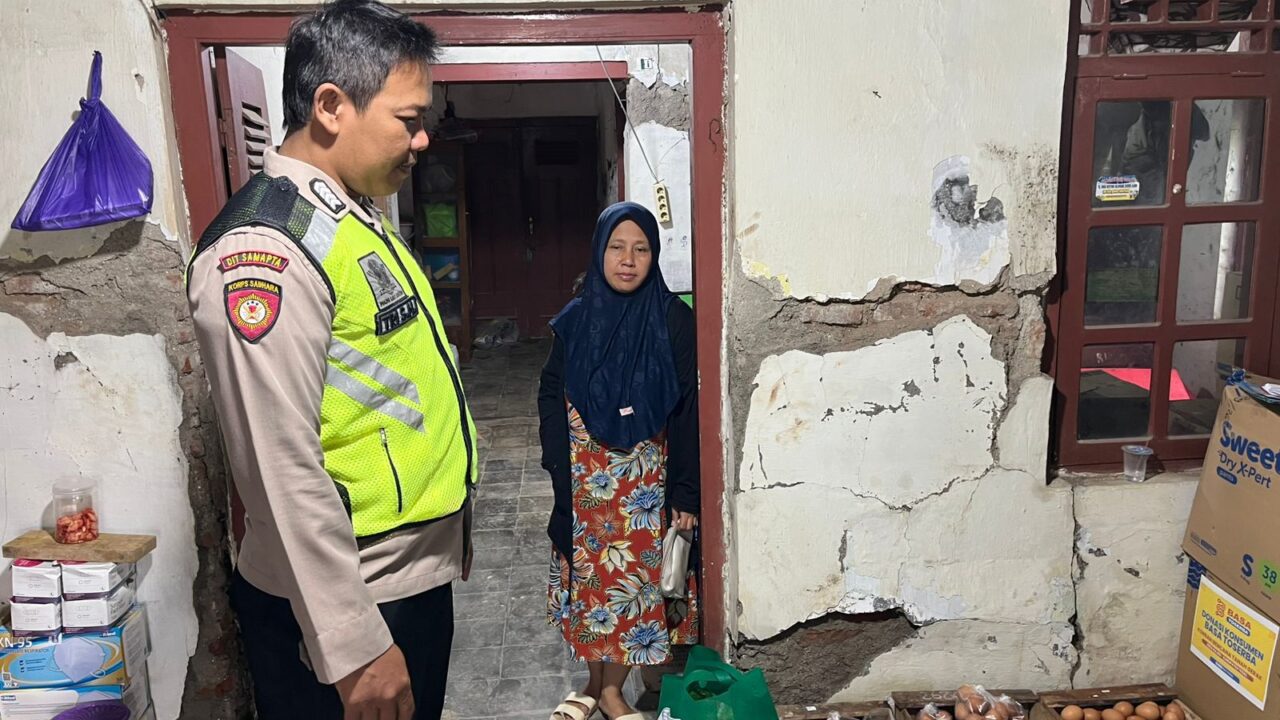 Belum Aman! Polisi dan Relawan Masih Pantau Pergerakan Tanah di Lebaksiu Tegal